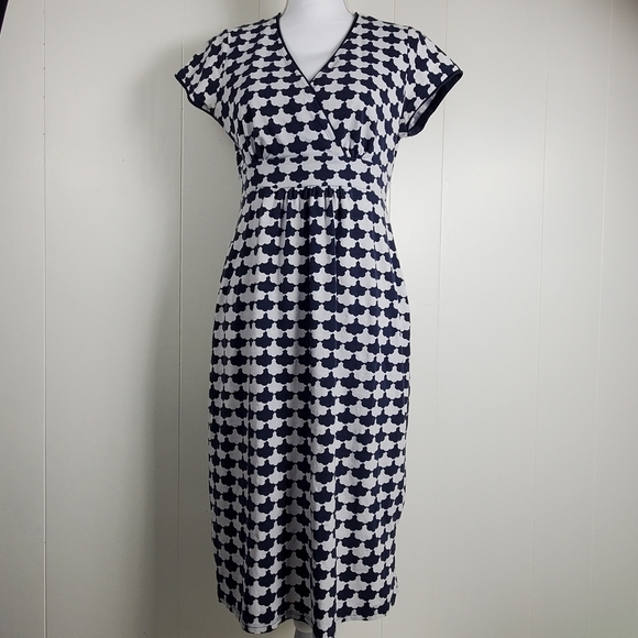 Boden Dresses & Skirts - Boden v neck midi dress